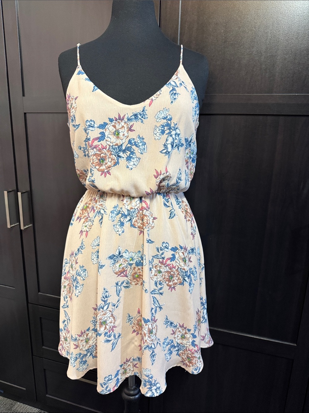 Lush Cream Floral Spaghetti-Strap Sundress with Blue and Pink Accents